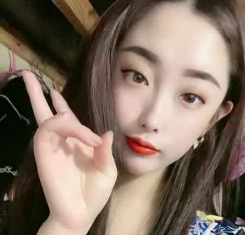Screenshot_20211205_024759_com.immomo.momo_edit_1581587350799.jpg