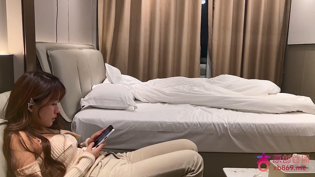 【vvv7.cc】探花设备偷拍 杏吧卡尔10-今天约了一个刚毕业的妹妹因为男朋友劈腿分手.mp.jpg