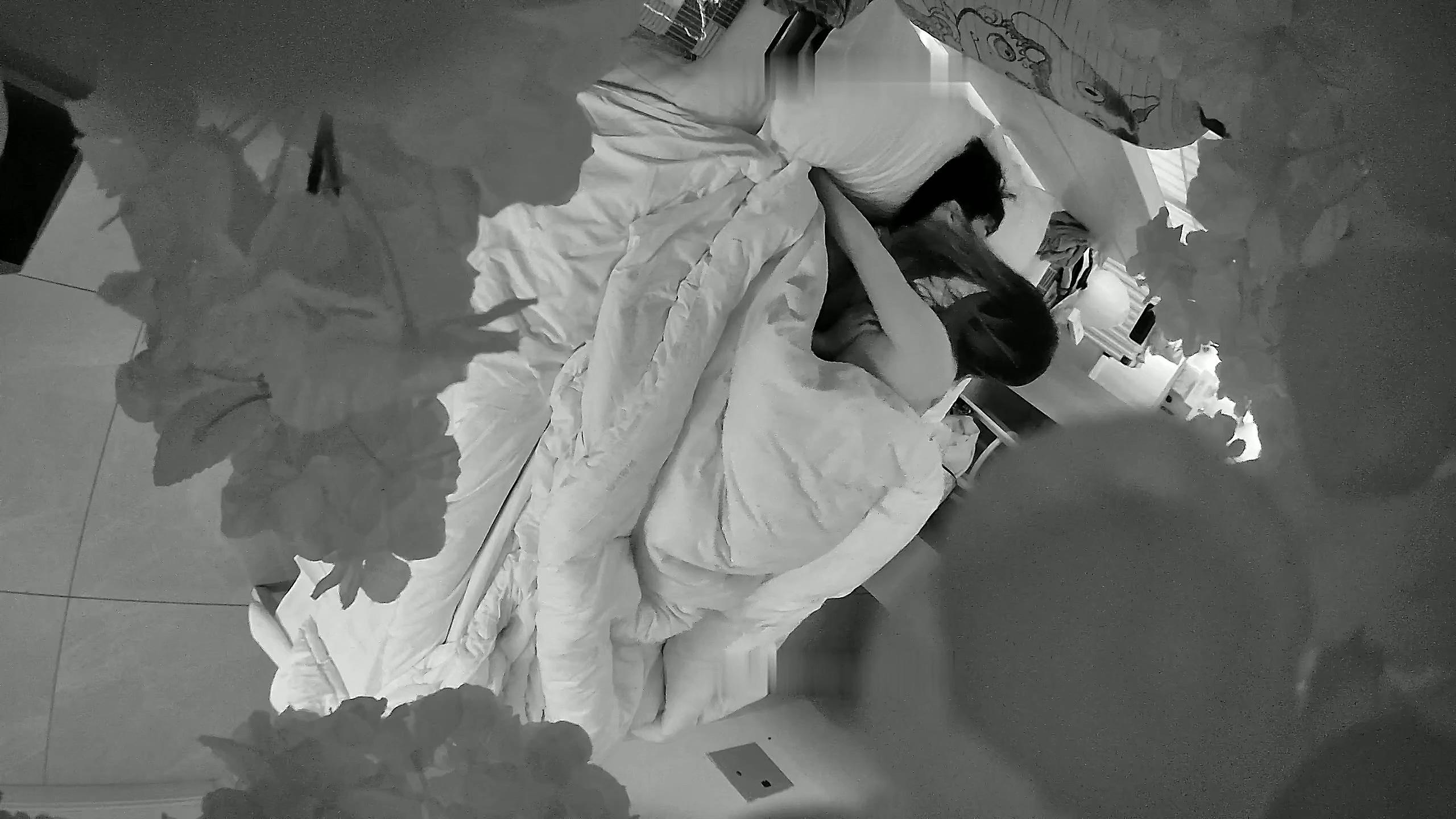 酒店针孔偷拍【校园小情侣假期开房】，毫无节制，一天干三炮，玩的还挺变态1 (1).mp4_.jpg