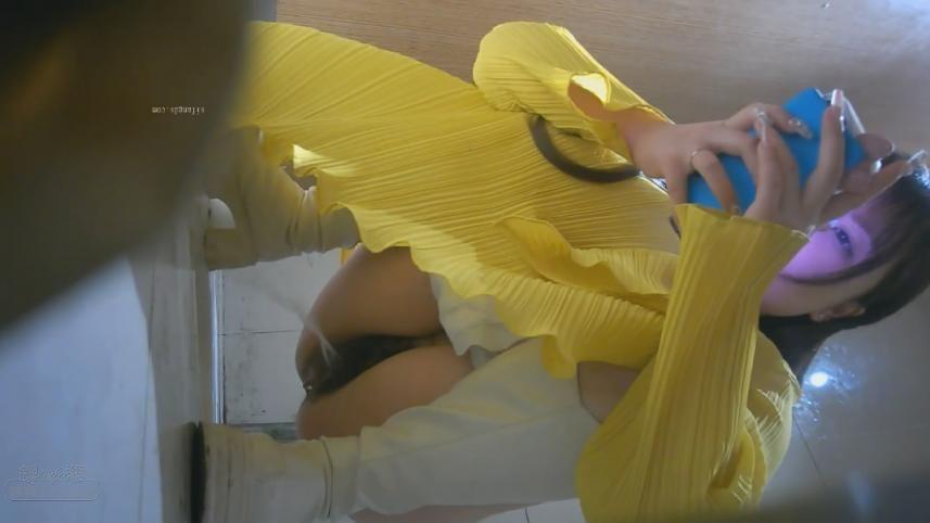 酒吧女厕前景偷拍 (1).jpg