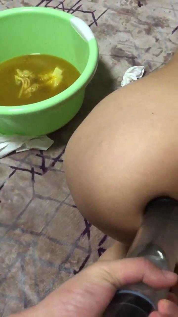 【肛】卑贱的母狗被主人灌肠，用主人的圣水灌肠，拉出大量便便[00-09-20][20231012-10.jpg