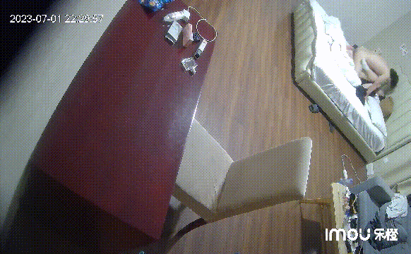 全网独家乐橙酒店私享台偷拍 文艺青年撸管等眼镜女友来啪啪妹子好奇的研究男友的放在.gif