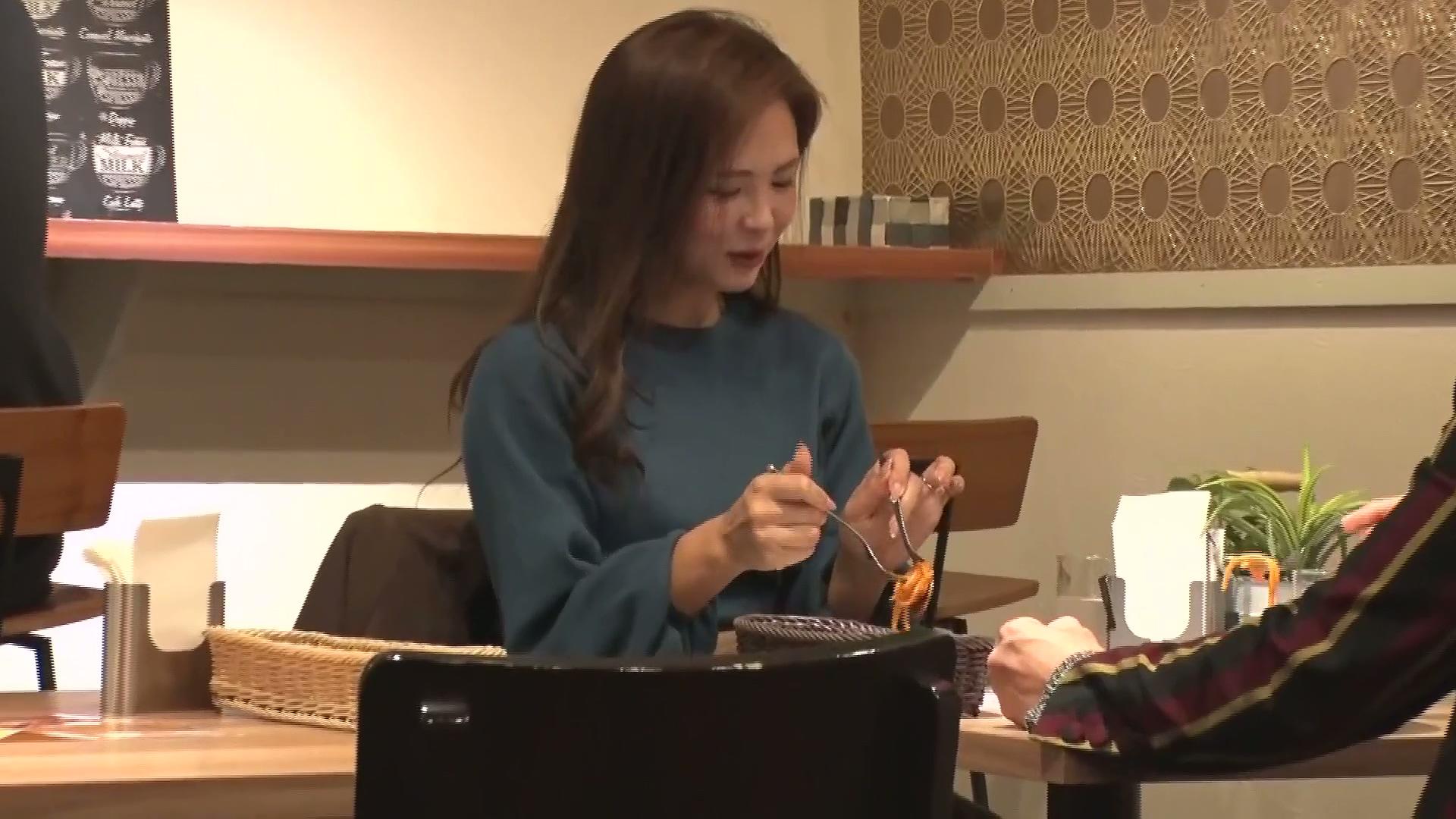 SDNM-229 真正人妻結婚7年育有兩個孩子的美人妻參加AV拍攝多次射入裡面 飯山香織.mp4_.jpg