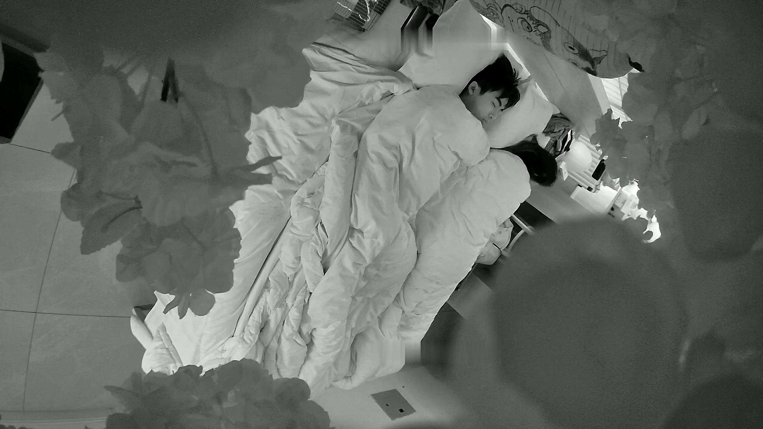 酒店针孔偷拍【校园小情侣假期开房】，毫无节制，一天干三炮，玩的还挺变态1 (1).mp4_.jpg