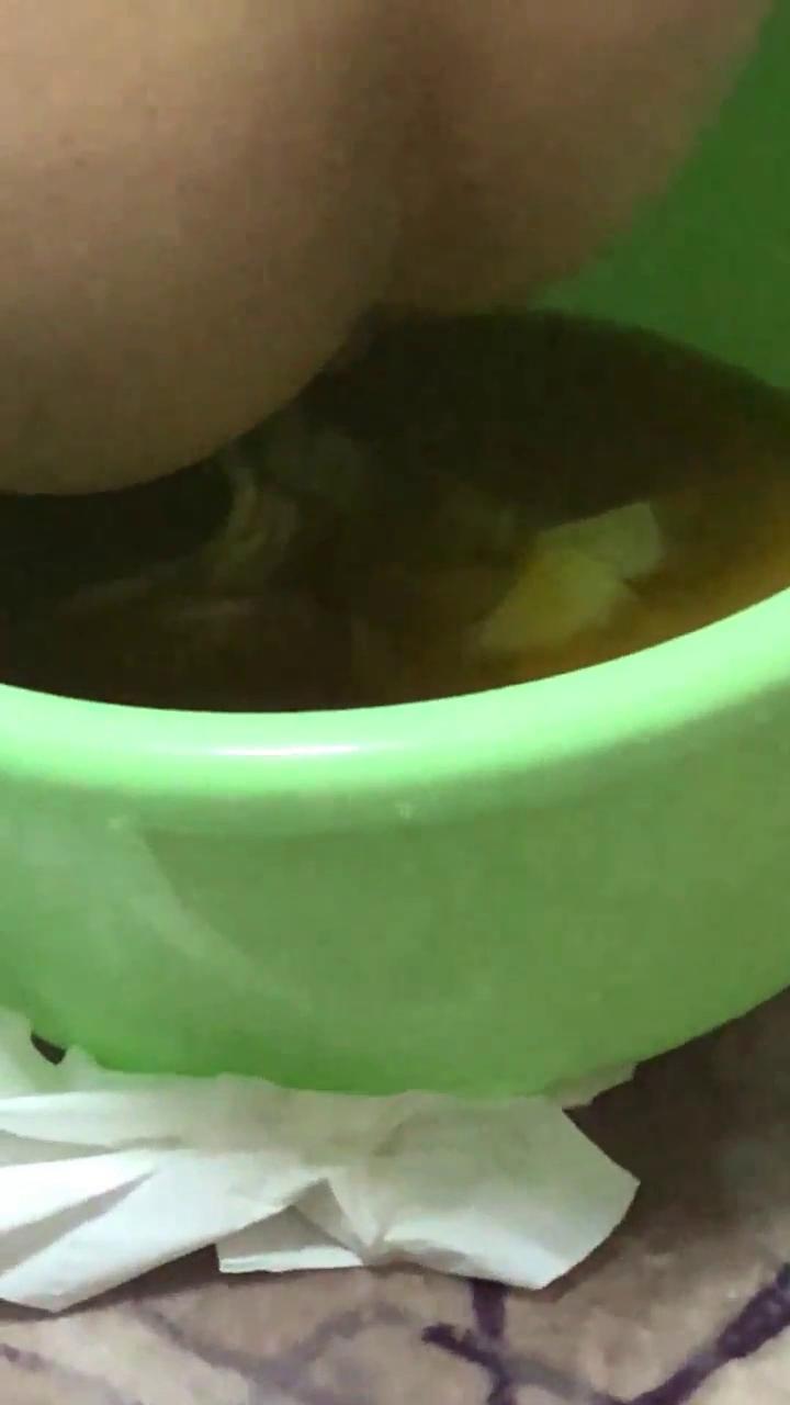 【肛】卑贱的母狗被主人灌肠，用主人的圣水灌肠，拉出大量便便[00-04-50][20231012-10.jpg