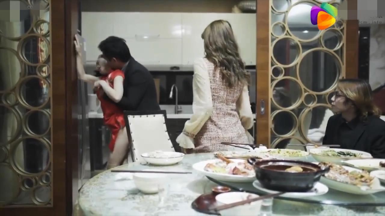【SEX8.CC】果冻传媒 淫新年 姐妹4P闹新春-00.03.01.000-00.30.50.651.MP4_20250317_0.jpg