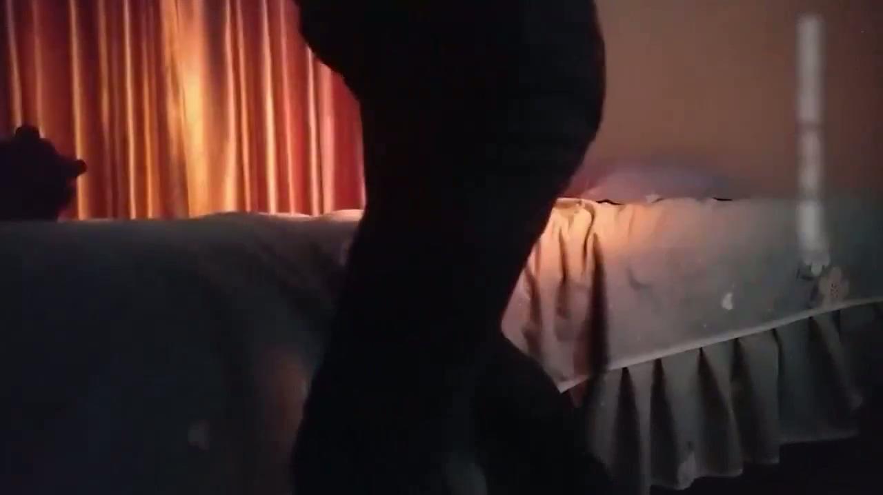 探访按摩店 城中村150元操兼职美人妻，我看看你下面有水了吗000017-002007.mp4_202506.jpg
