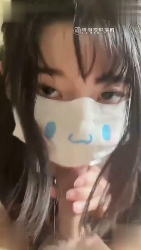 糖心Vlog 女儿的叫醒服务 唤醒熟睡中的爸爸 足穴玩弄爸爸肉棒 精液射满玉足.mp4_20250.jpg