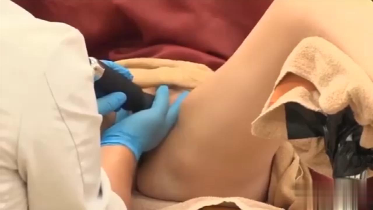妇产科痴汉医隔门帘猛肏 粉穴美乳-性爱疗法高潮连连.mp4_20250524_015003799.jpg.jpg