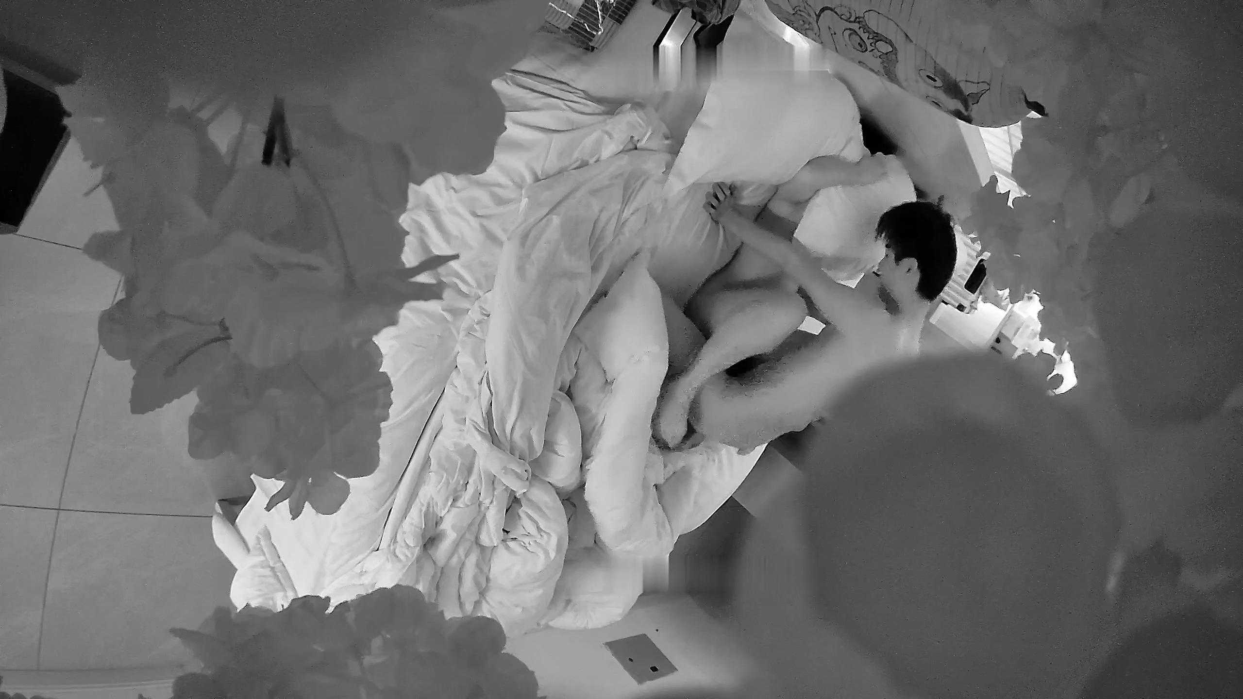 酒店针孔偷拍【校园小情侣假期开房】，毫无节制，一天干三炮，玩的还挺变态1 (1).mp4_.jpg