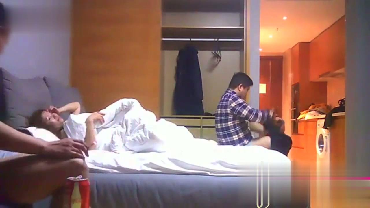 山东农业局副科长张震 为了满足自己的升迁之路 将媳妇送给领导们玩弄 太有心机了！.mp.jpg