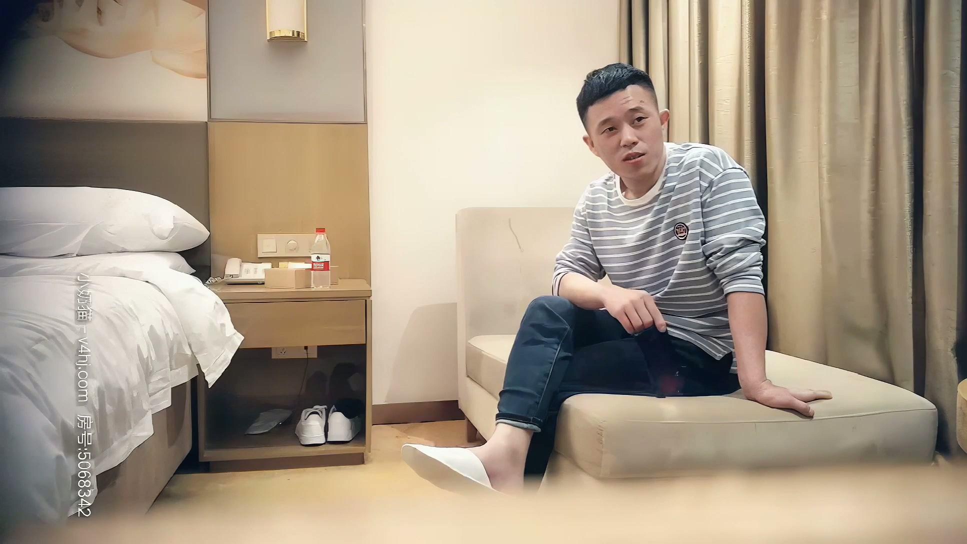 【七天极品探花】高颜值金发性感妹子，开档黑丝口交后入抱起来猛操.mp4_20251024_1503.jpg