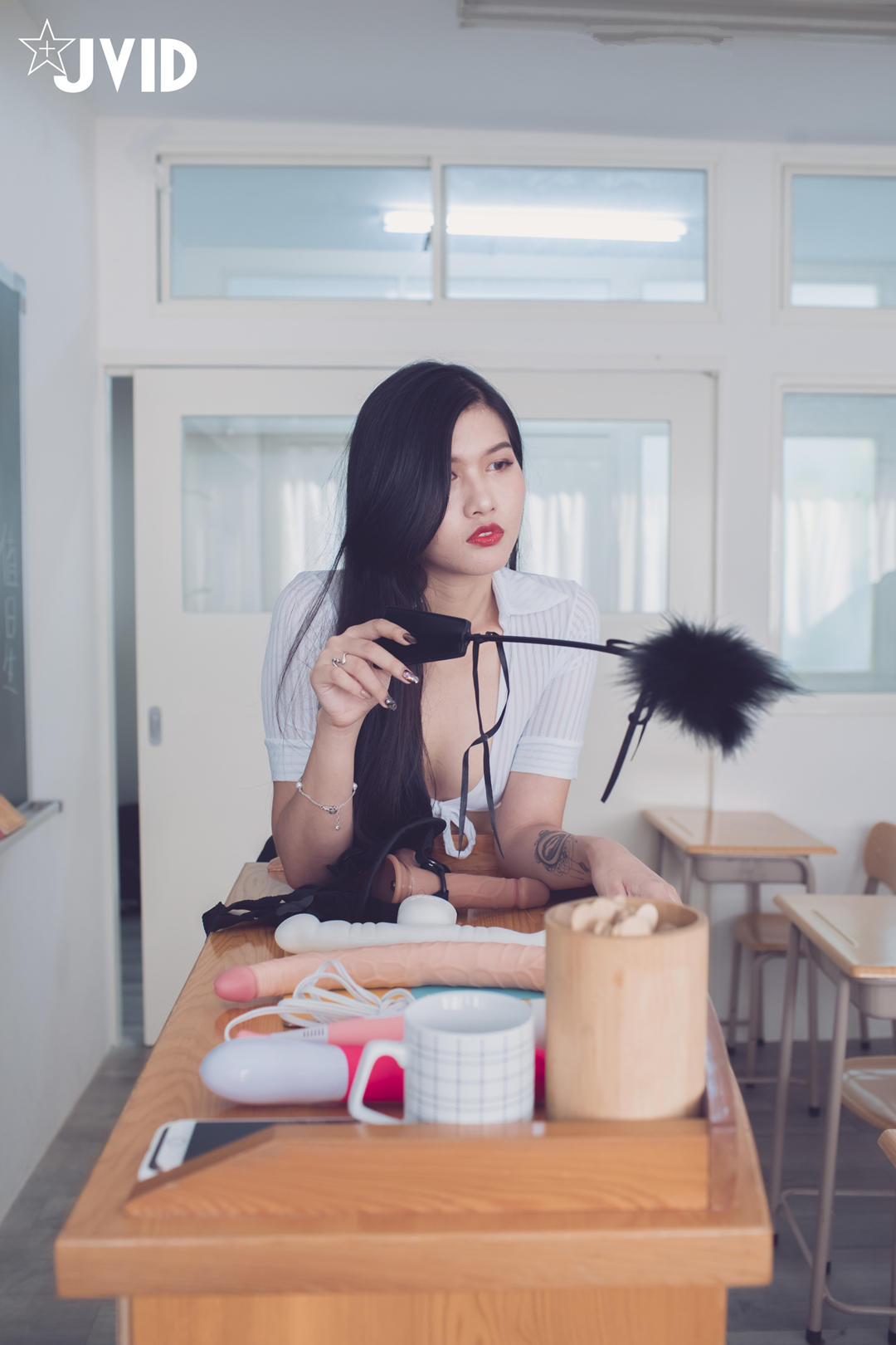 JVID四女週二演繹全裸課堂揉乳互玩假屌啪啪／嫩模昆娜瓶中性幻想玻璃瓶抽插無毛穴～ (.jpg