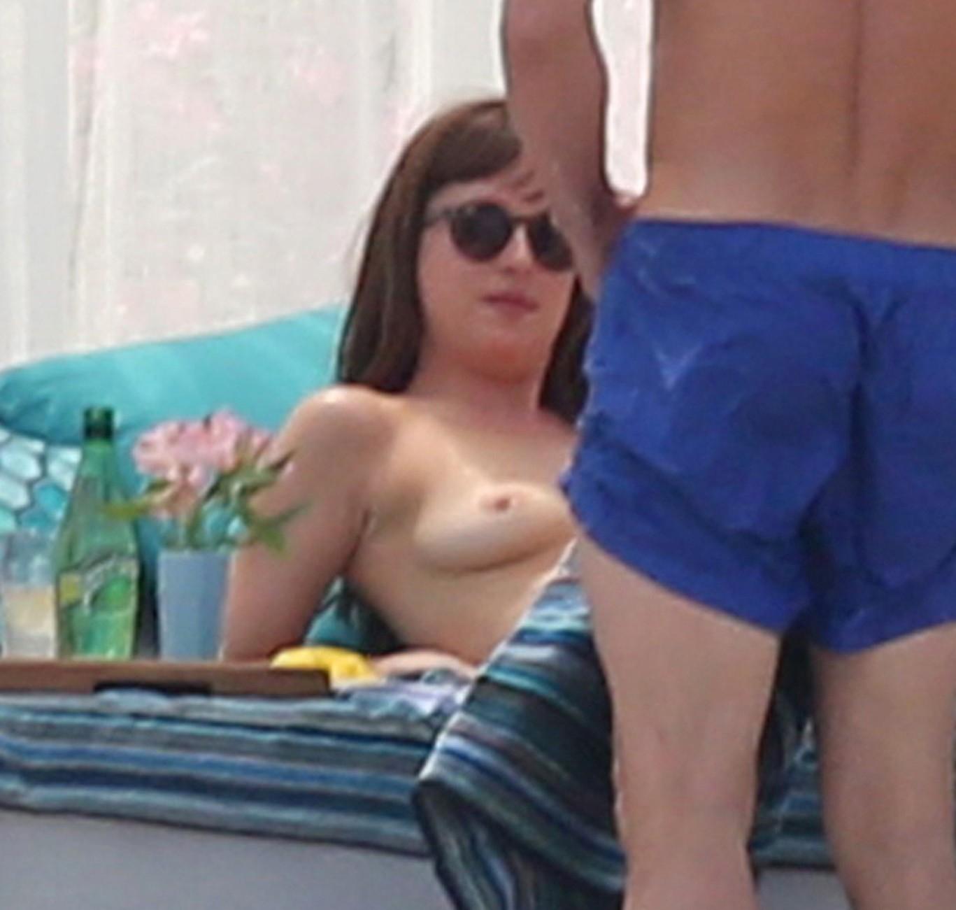 dakota-johnson-16.jpg