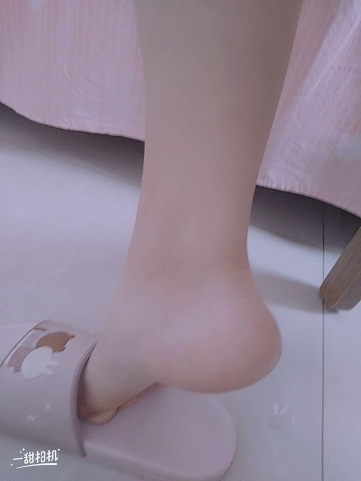 《百度云泄密》冒充舞蹈老师骗想考艺校的妹子脱光了看看身材怎么样.MP4_20250522_2212.jpg