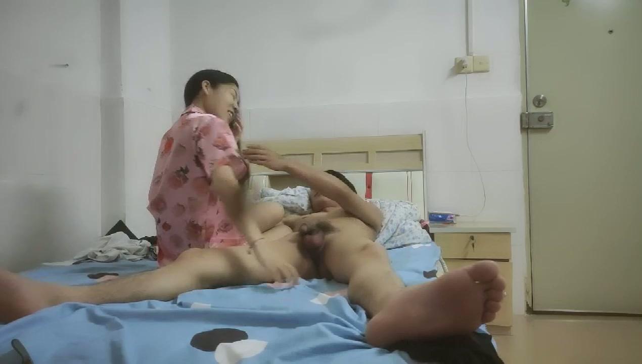 阿南真实深夜撩到良家少妇磕炮【第一炮】按住头抽查口爆，良家喜欢被强暴虐待-高清原.jpg