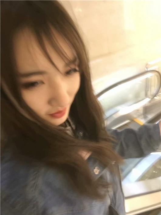 【网曝门事件】优衣库2019口爱版 江大超高颜值校花商场试衣间跪舔口交 人美逼浪太招操.jpg