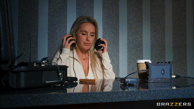 XXX Press Junket_start466s_3s.gif