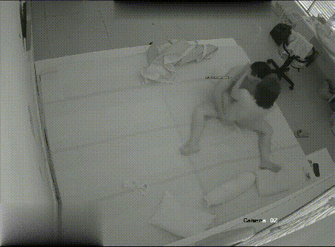 居家摄像头破解中年大叔和美少妇大白天的吃鲍鱼啪啪.mp4_20250408_115336.gif.gif