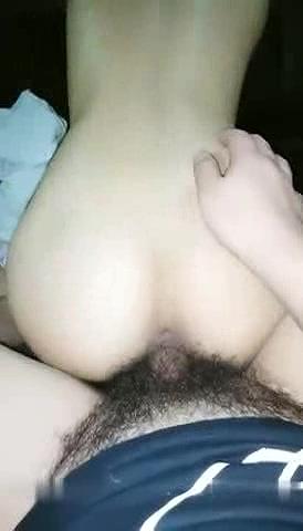 约个在校小姐姐玩车震 口交大鸡巴把她凹陷的乳头吸出来舔弄骚穴.mp4_20250429_145210..jpg