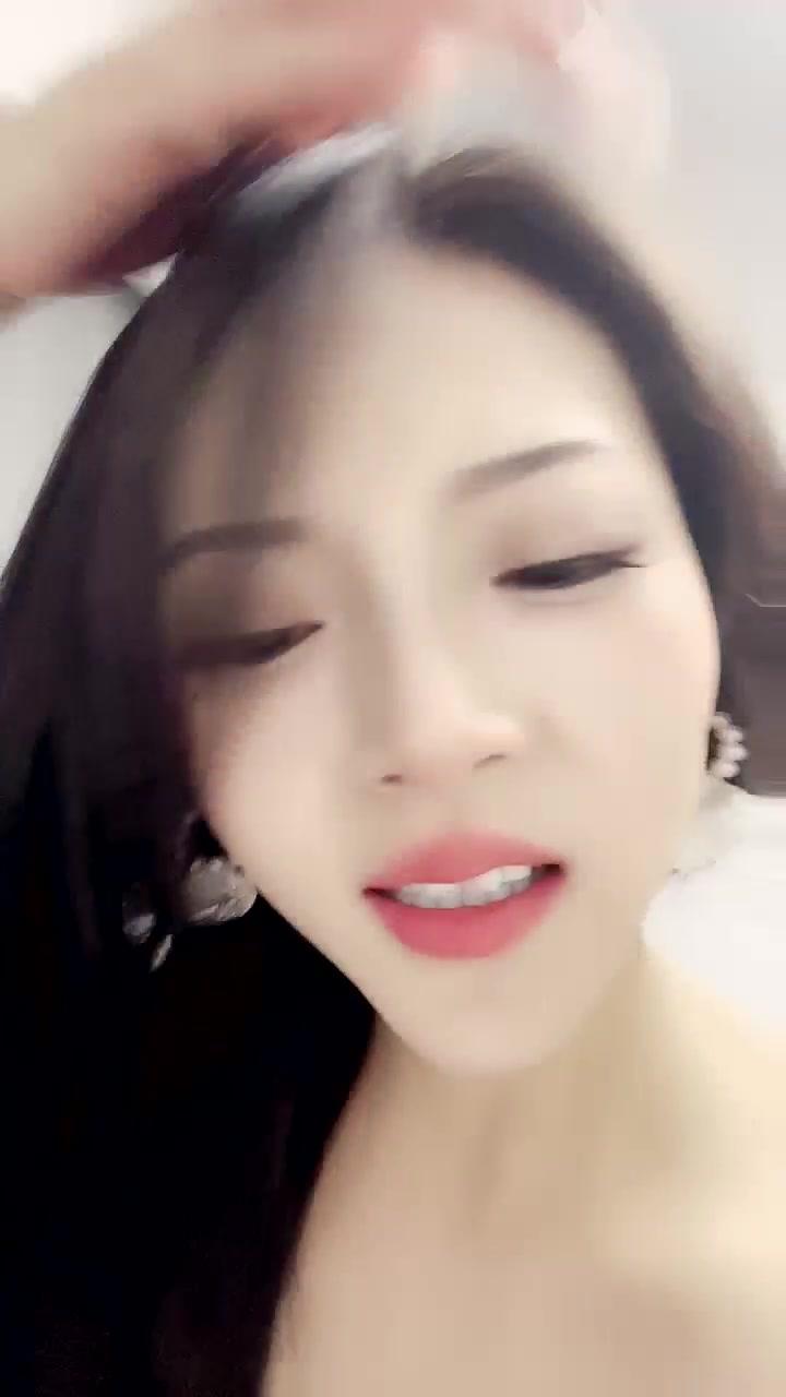 长发气质御姐女上位慢摇阴茎上裹满了滑滑的淫水，人美技术又好，细细感受被阴道研磨爽.jpg