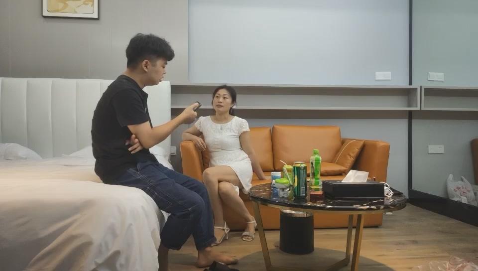 2022.7.25，【胖子傳媒工作室】，粉絲萬眾期待良家，婚紗女返場，眉目含情耳鬢廝磨，.jpg