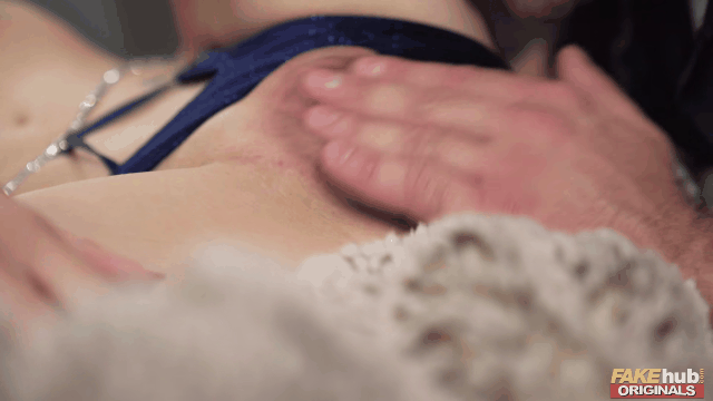 The Bodyguard_start356s_1s.gif