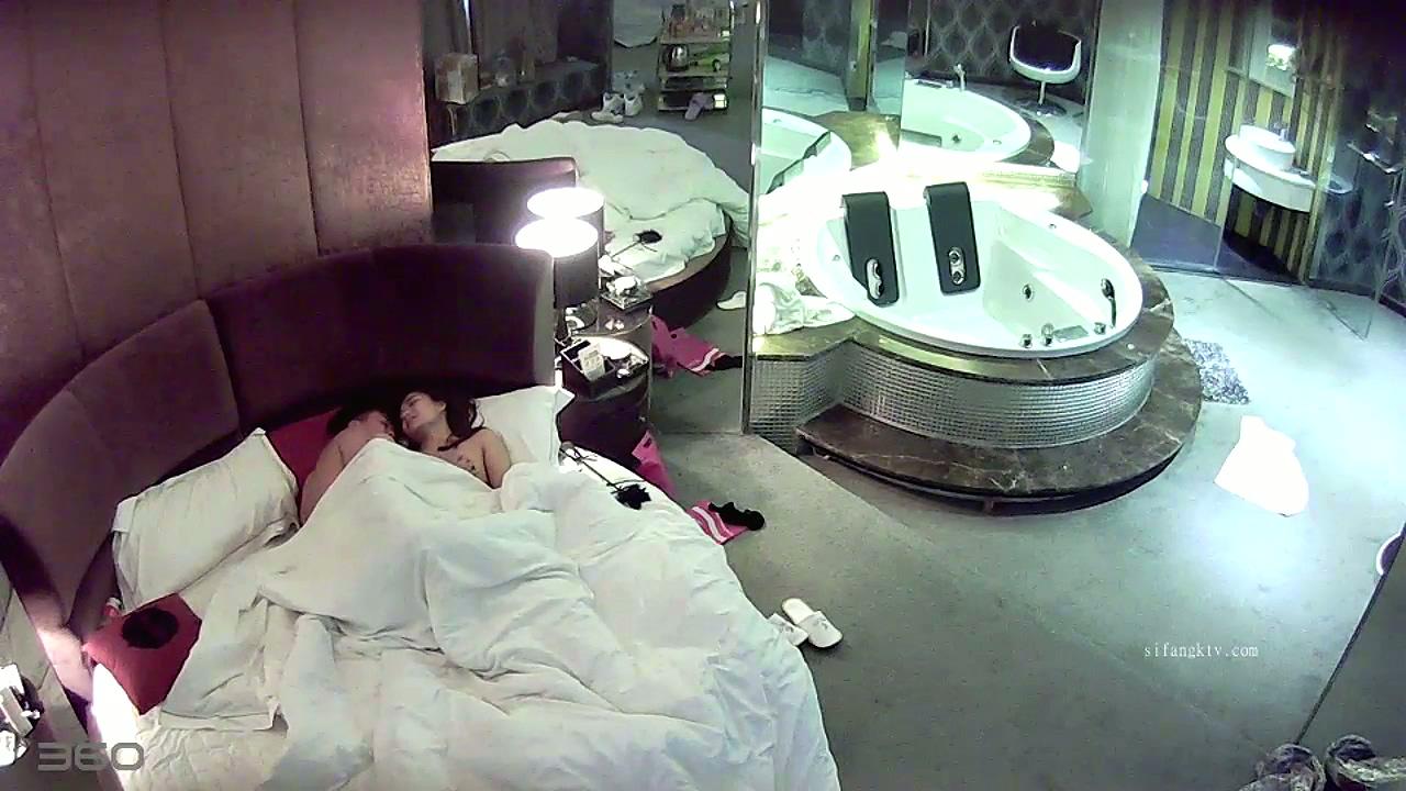 [精压版]360破解情趣酒店年轻美女和男友玩颜面骑乘 这下玩爽了洗完澡再来一炮.mp4_202.jpg