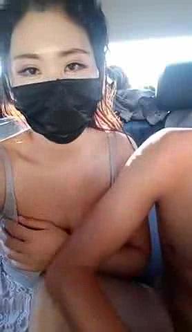 骚气少妇户外车震双人啪啪大秀性感灰丝 舔硬JJ上位抽插自己动淫语骚话.mp4_20250306_1.jpg
