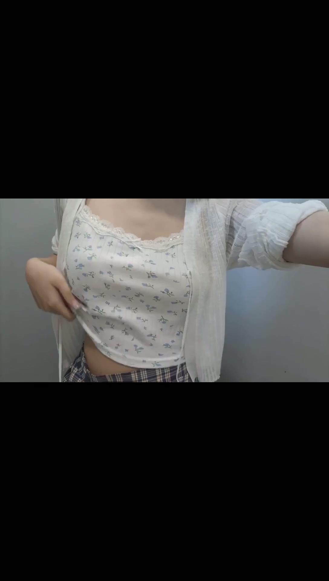 超嫩极品00后嫩妹【小橘娘】小小年纪娇嫩蜜穴就被捅成了大鸡巴爸爸的形状！ 撅高高屁.jpg