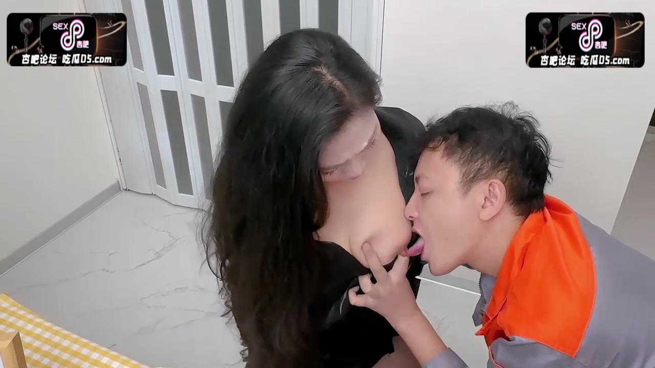 愛豆傳媒 IDG5567 辛苦快遞小哥約炮黑絲少婦-00.04.00.000-00.26.12.433.mp4_20250422.jpg