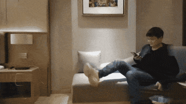 【文轩探花】约了个高颜值甜美大奶妹，翘起屁股掰穴深喉口交后入晃动奶子_5p (2).gif.gif