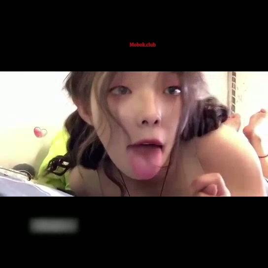 ⚡极品在校清纯学生妹不良反差！小小年纪就这么放荡，以后还了得，少女刚发育好的胴体.jpg