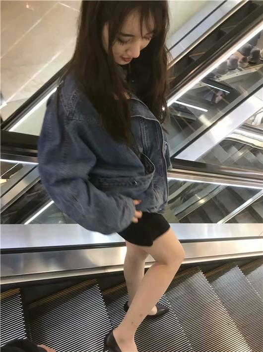 【网曝门事件】优衣库2019口爱版 江大超高颜值校花商场试衣间跪舔口交 人美逼浪太招操.jpg