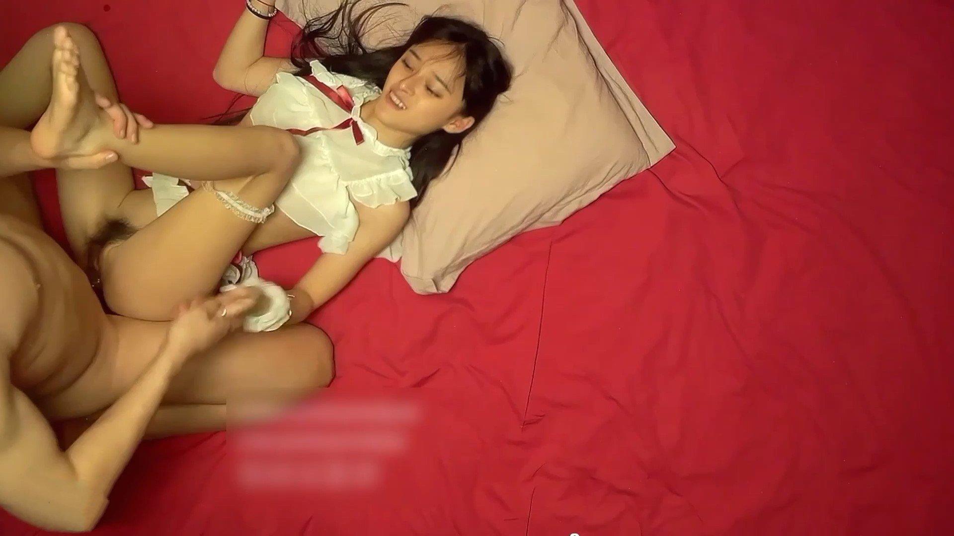 大神貓先生新作 重金拿下18歲清純靚妹穿上性感情趣內衣口爆各種姿勢打樁.mp4_20260102.jpg