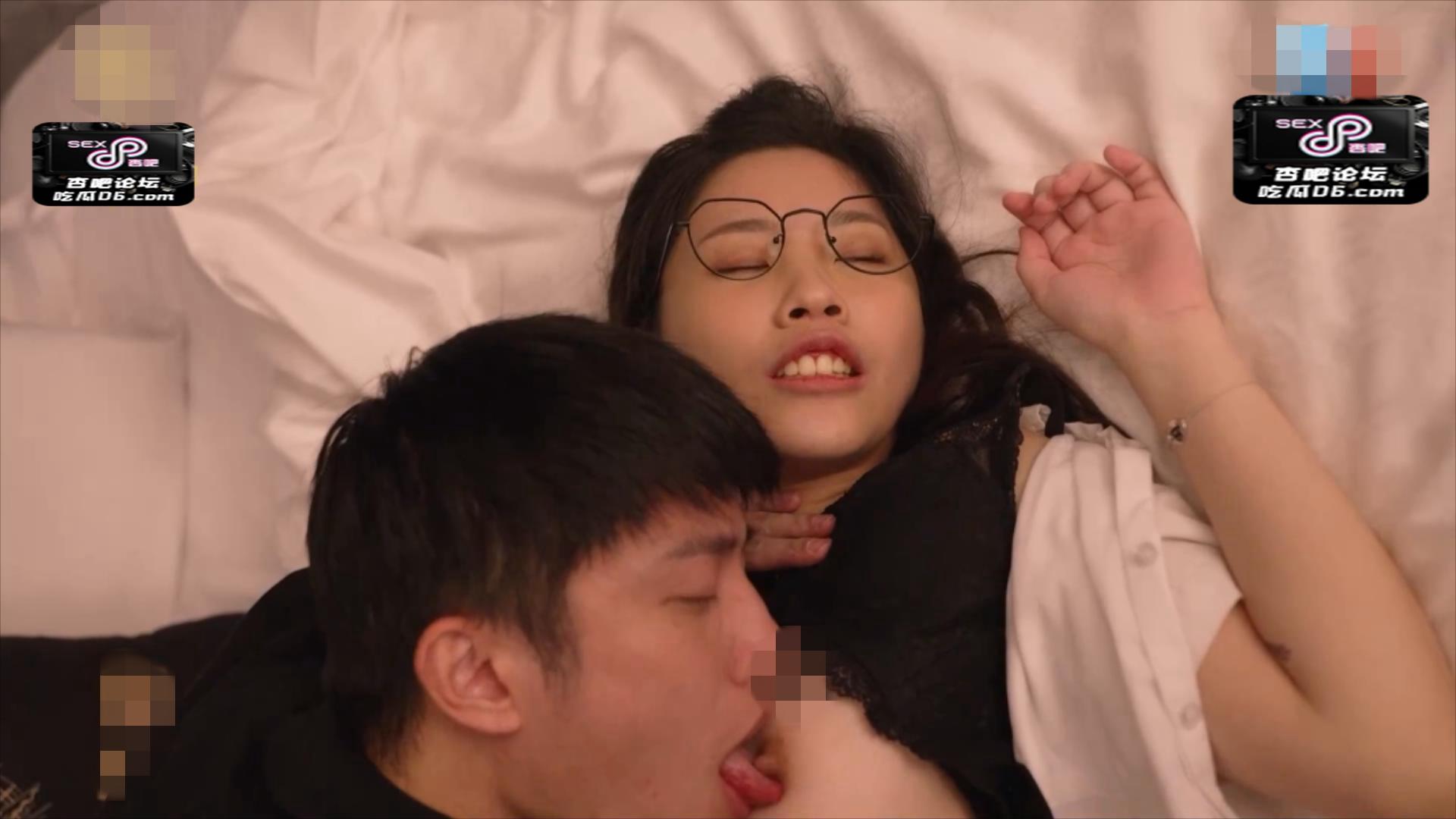 【SEX8.CC】麻豆传媒 背着姐姐和外甥女乱伦做爱 风雪交插喜淫冬-00.02.06.000-00.28.0.jpg