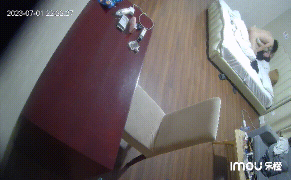 全网独家乐橙酒店私享台偷拍 文艺青年撸管等眼镜女友来啪啪妹子好奇的研究男友的放在.gif