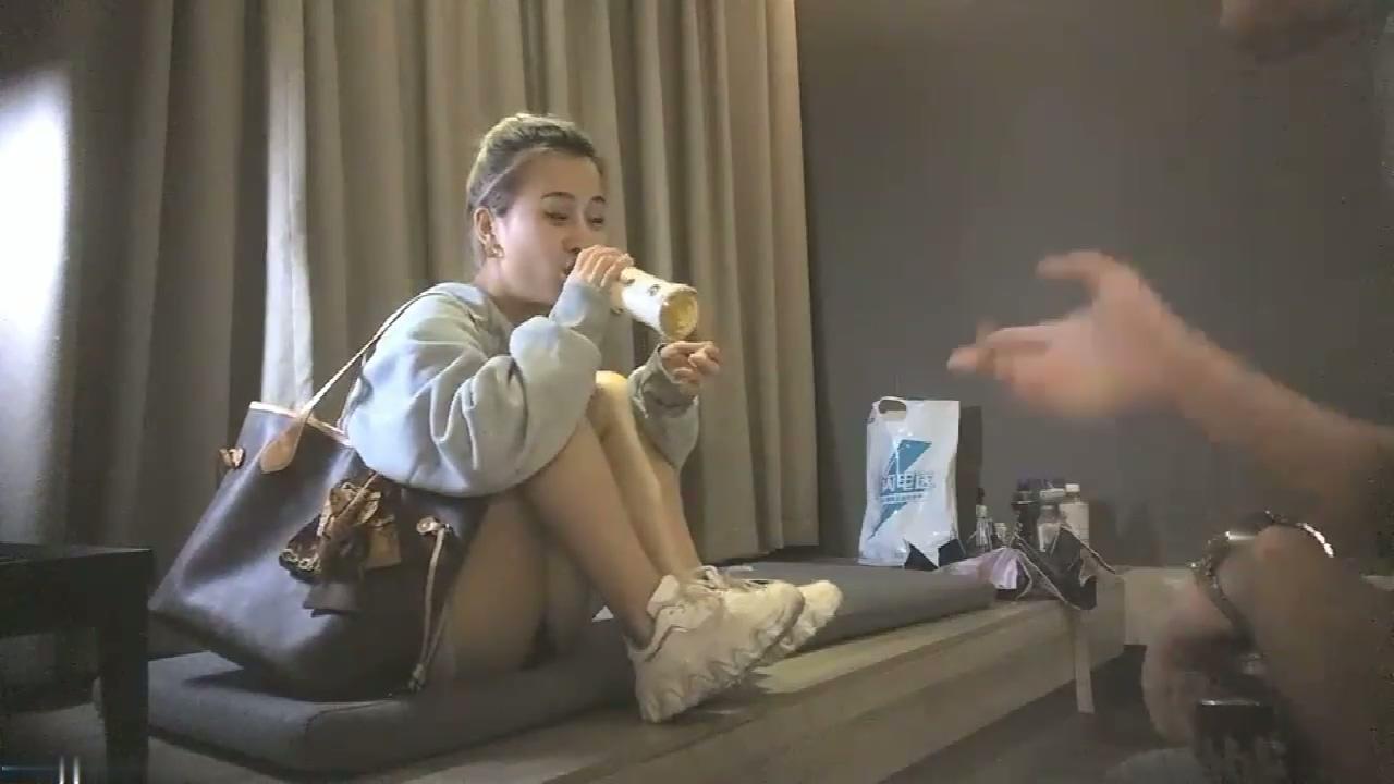 极品花样可爱援交少女 谈感情在啪啪 娇嫩的身体连续狂操2次【精华版】-高清原版无水.m.jpg