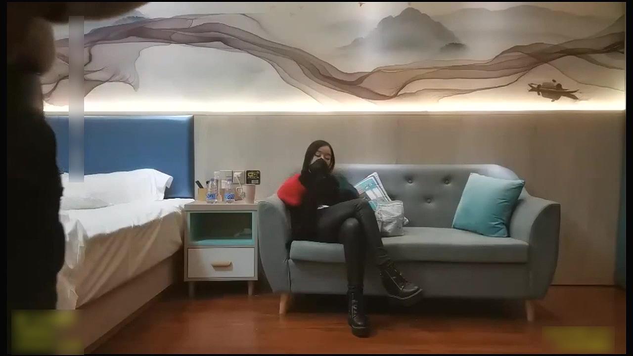 女神级黑丝皮裤御姐 丰腴肉感身材飒爽气质迷的人欲望沸腾受不了立马冲动，挑逗起舞沙.jpg