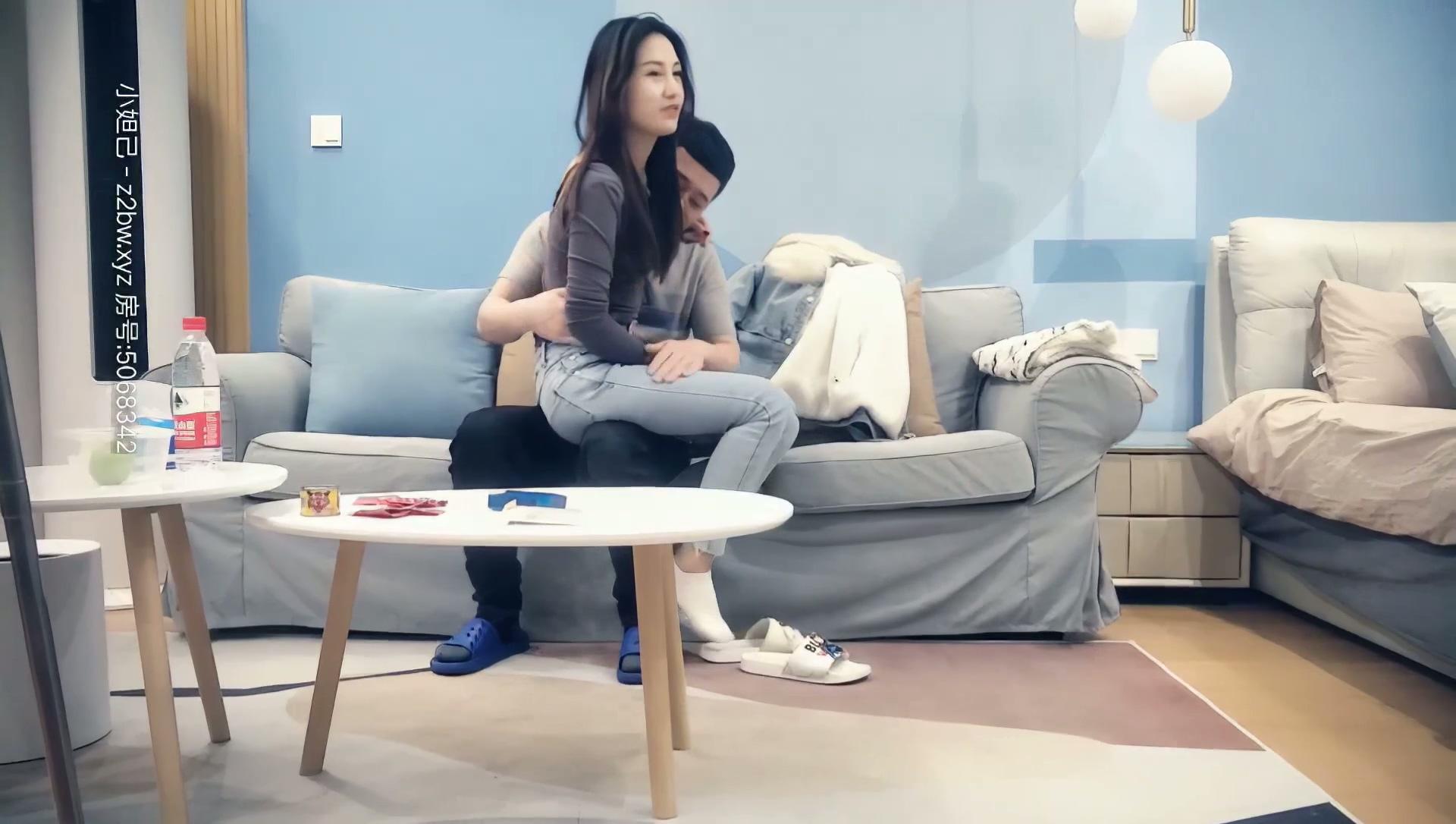 【AI高清2K修复】男魔小天约操高颜值抖音网红美女啪啪 沙发后入怼操怒射浪叫 超清修复.jpg