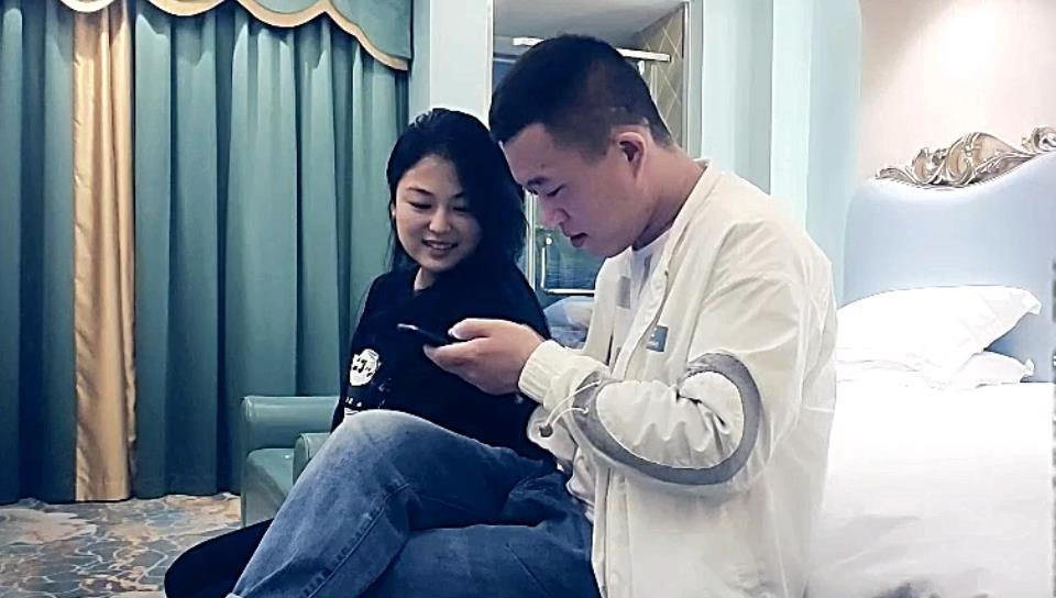 【极品探花-七天】2021-5-4，大胸小少妇，姿势繁多，角度专业，风骚小荡妇声声诱人，.jpg
