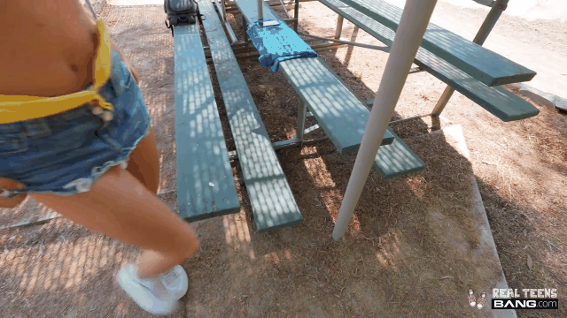 Gorgeous Redhead Stella Luxx Gets It Right Up Her Butthole_start671s_1s.gif