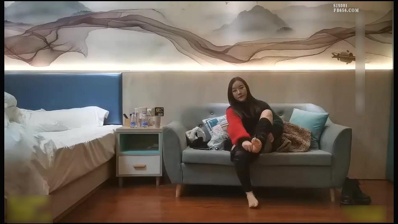 女神级黑丝皮裤御姐 丰腴肉感身材飒爽气质迷的人欲望沸腾受不了立马冲动，挑逗起舞沙.jpg