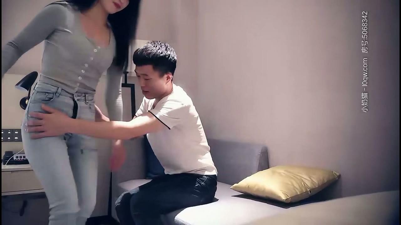 【七天精品探花】深夜约操兼职小幼师，00后清纯小萝莉羞涩温柔，玲珑玉体沙发抠穴花式.jpg