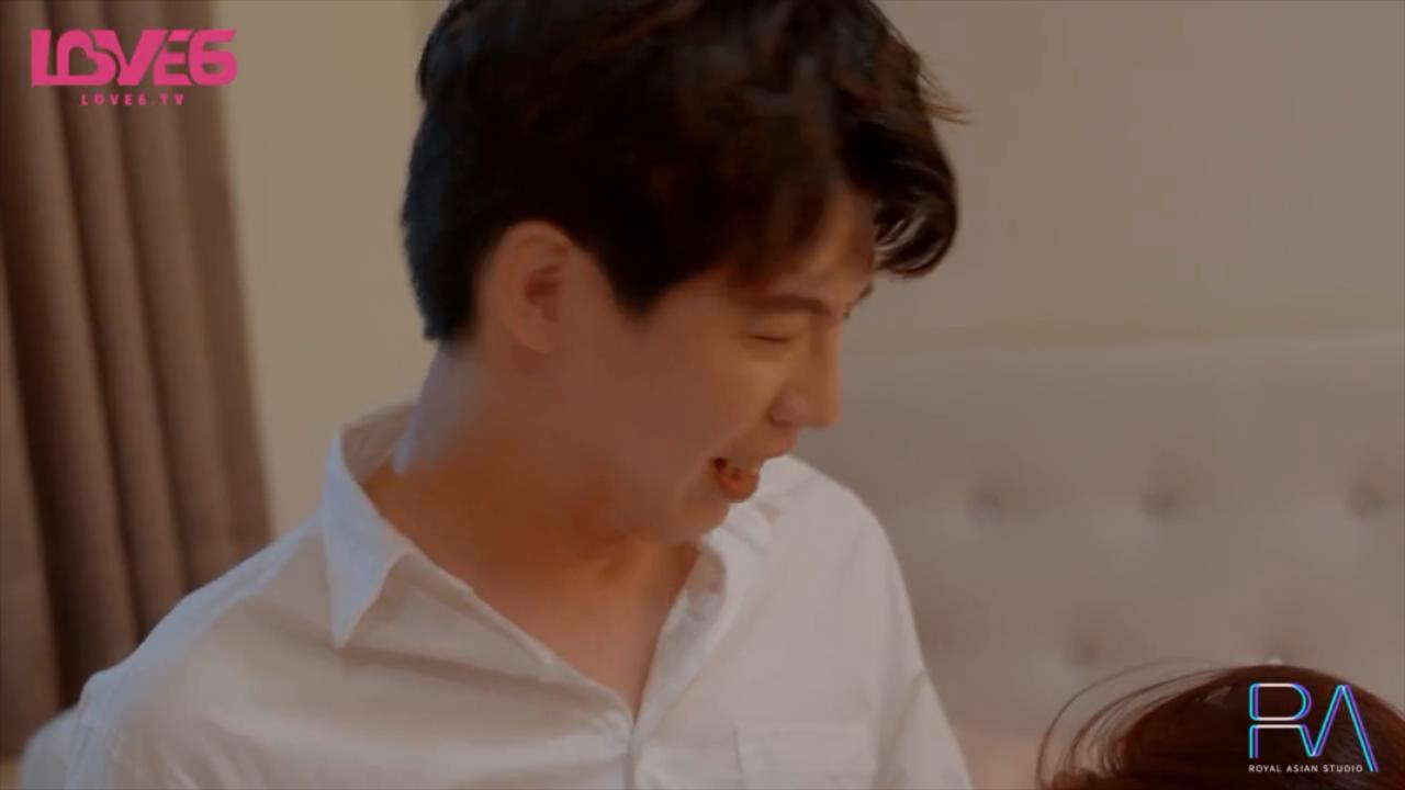 【SEX8.CC】皇家华人 第一次去女友家就被母女俩吃掉 女友也在旁边的ntr性爱-白熙雨-00.jpg