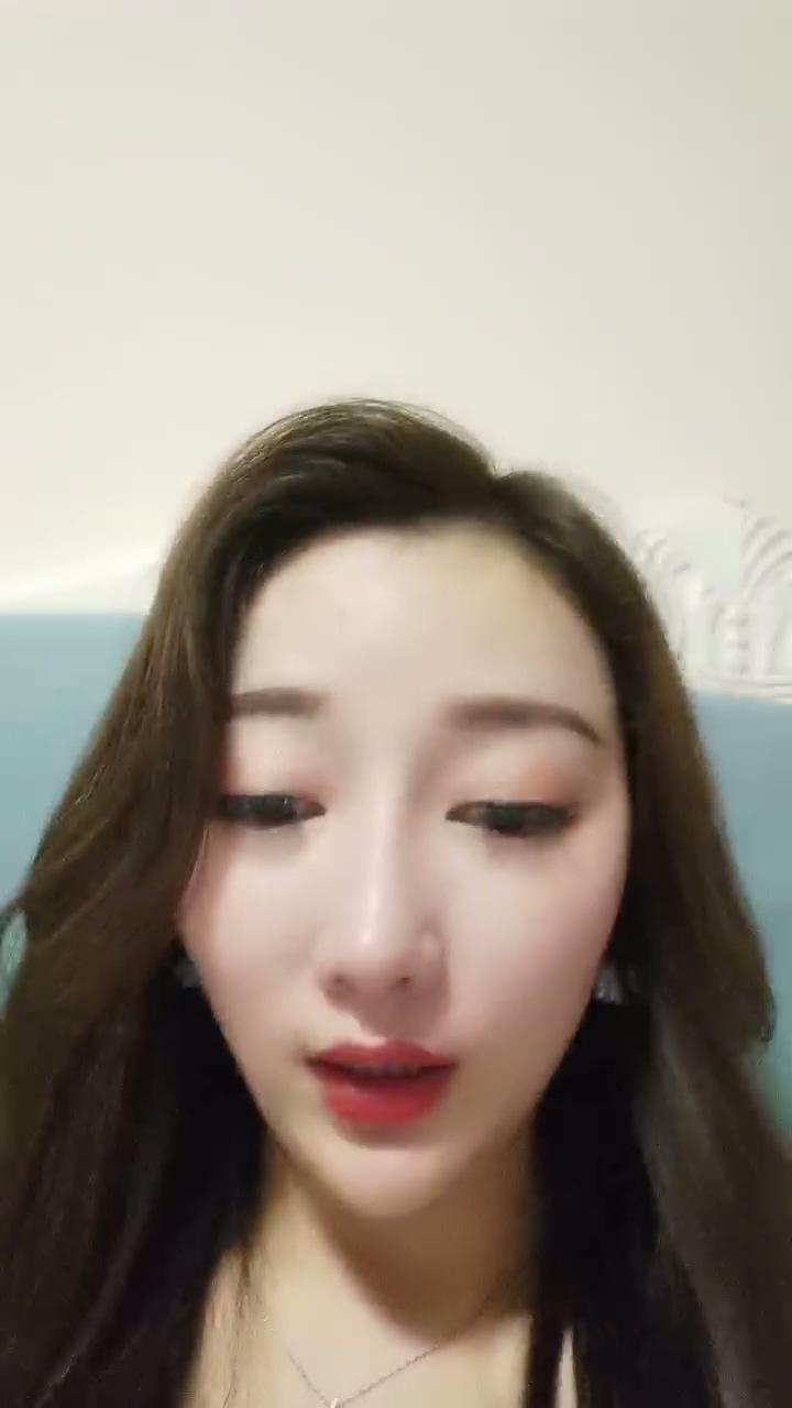 气质美少妇颜值颇高，一脸都是戏，表情享受卖力口活无套啪啪操逼内射，特写淫水流出的.jpg