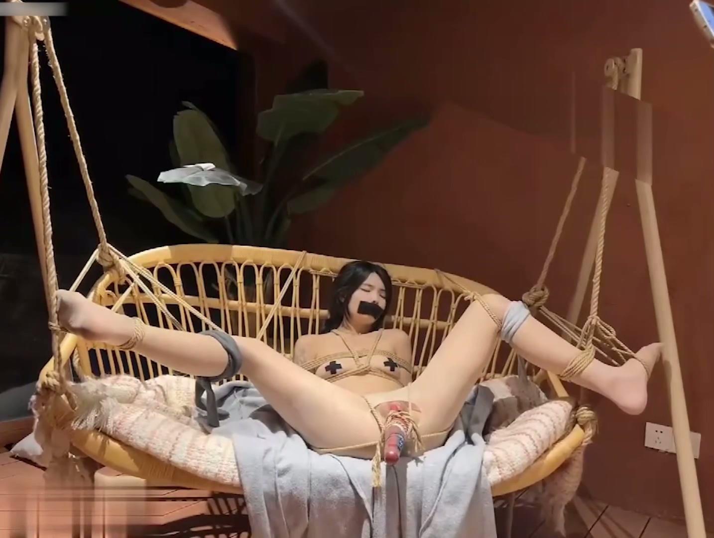 校花嫩妹捆绑调教强制高潮✅电梯里的KS训练和马路旁露台调教！激发高颜值极品超嫩萝莉.jpg